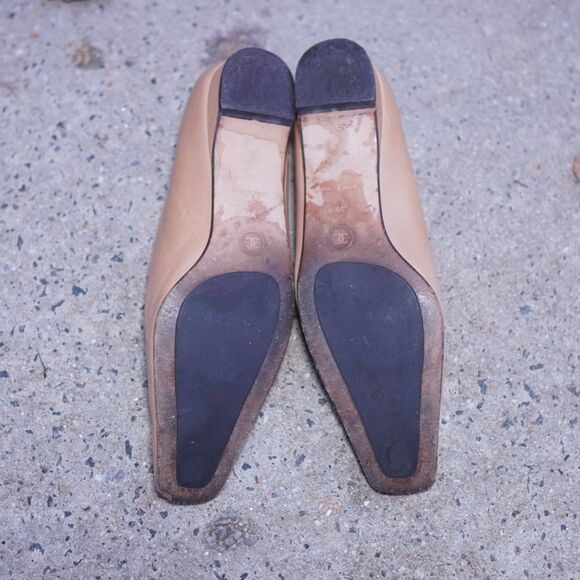 Chanel Vintage Two-Tone Leather Loafers Flats 39 Beige Black Logo Buckle Italy - Picture 6 of 11